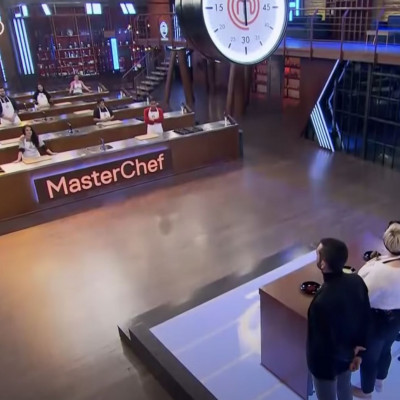 MasterChef: Αποκάλυψη στο παιχνίδι - Η βίγκαν Ντέμη τρώει σαλάμια τη νύχτα