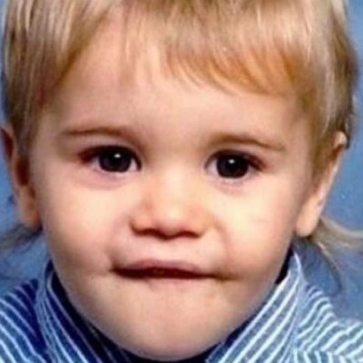 Αποκλείεται να βρεις ποιο pop αστέρι κρύβεται πίσω από αυτή τη φωτογραφία