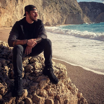 12 θεϊκές απαντήσεις του Άκη Πετρετζίκη σε χρήστες που σχολίασαν τις συνταγές του