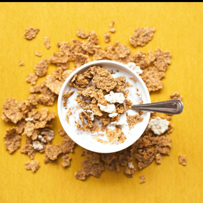 «Pancake Cereal»: Έτσι θα φτιάξεις το viral πρωινό γεύμα δημητριακών που τρελαίνει όλο το Tik- Tok