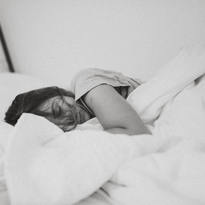 Γιατί δεν πρέπει να κοιμάσαι μπροστά σε καθρέφτη;