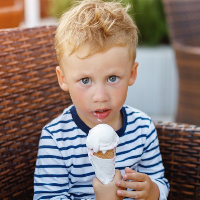 Πώς θα φτιάξετε σπιτικό παγωτό σε 5 λεπτά (vid)