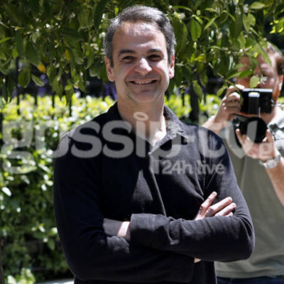 Κυριάκος Μητσοτάκης: Ο πρωθυπουργός όπως δεν τον έχετε ξαναδεί! Σε... ορθοπεταλιές με τις κόρες του!