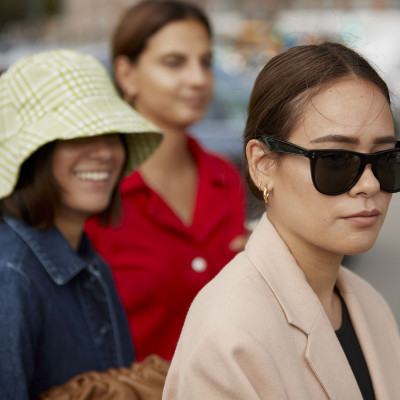 Tις ημέρες με καλό καιρό ένα είναι το αξεσουάρ που πρέπει να φοράς μέσα στην πόλη...