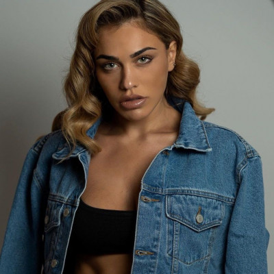 Konnie Metaxa: Κυκλοφόρησε το νέο track «Bye Bye» και στοίχημα θα γίνει το νέο hot trend