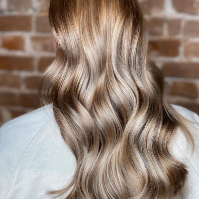 Ξέχνα το  California Blonde, ήρθε το ξανθό της άμμου και είναι το απόλυτο καλοκαιρινό χρώμα