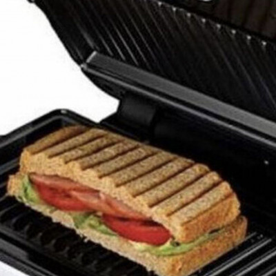 Έτσι θα καθαρίσετε πανεύκολα την τοστιέρα σας με το υλικό που έχετε στην κουζίνα σας (photos)