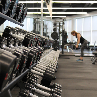 Βρήκαμε τον εναλλακτικό τρόπο για να γυμναστείς στο σπίτι, και δεν χρειάζεσαι καν όργανα γυμναστικής