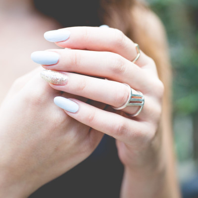 5 αηδιαστικά πράγματα που μπορεί να πάθεις όταν τρως τα νύχια σου