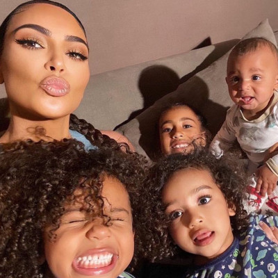 Τα πιο ακριβά πράγματα που έχει αγοράσει η Kim Kardashian στα παιδιά της (vid)