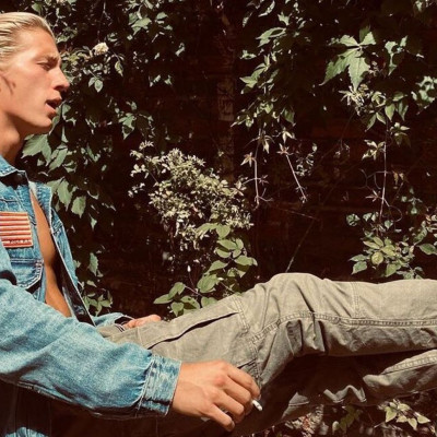 Και όμως! Αυτός ο… γόης είναι Έλληνας γαλαζοαίματος (photos)