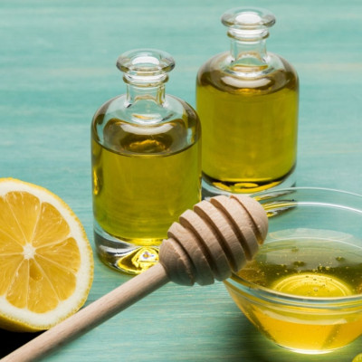 Μέλι, λεμόνι, ελαιόλαδο: Ένας συνδυασμός με απίστευτα οφέλη για την υγεία (βίντεο)