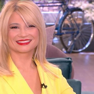 Φαίη Σκορδά: Θα μείνετε άφωνοι με το πλάνο με τα καλλίγραμμα πόδια της!