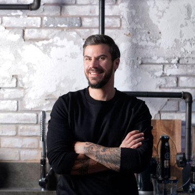 Ο Άκης Πετρετζίκης και η DPG Digital Media σας καλωσορίζουν σε ένα γαστρονομικό ταξίδι!