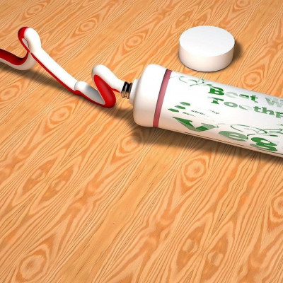 Πήρε οδοντόκρεμα και την άπλωσε στο σίδερο - Μόλις δείτε γιατί θα το κάνετε κι εσείς (video)