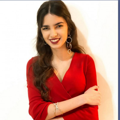 8 Λέξεις: Οι πρώτες αρετουσάριστες φώτο της Ιφιγένειας με μπικίνι!