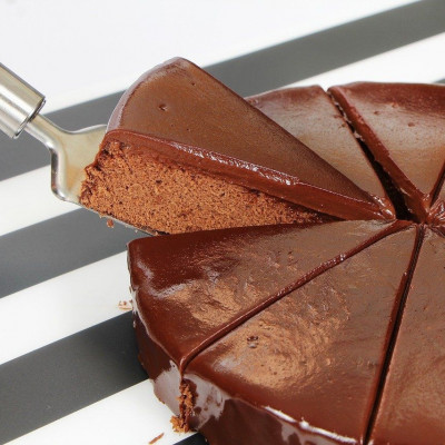 Φτιάξε κέικ σοκολάτας με μόλις 50 θερμίδες το κομμάτι