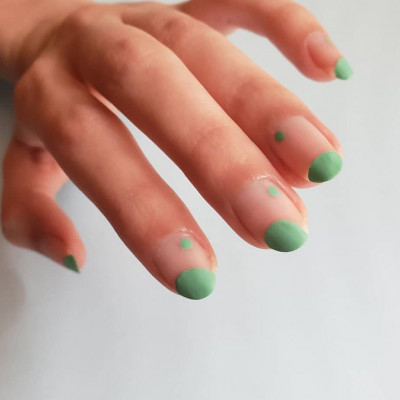 Τα πιο trendy minimal nail art που μπορείς να κάνεις και μόνη σου