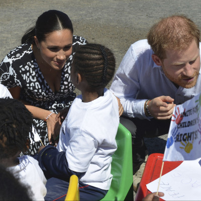 Είναι η Jennifer Lopez το τρίτο πρόσωπο ανάμεσα σε Harry-Meghan Markle;