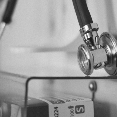 ΣΟΚ: Συνελήφθη γιατρός «μαϊμού» στην Αττική - Νεκρά δύο παιδιά ασθενείς του