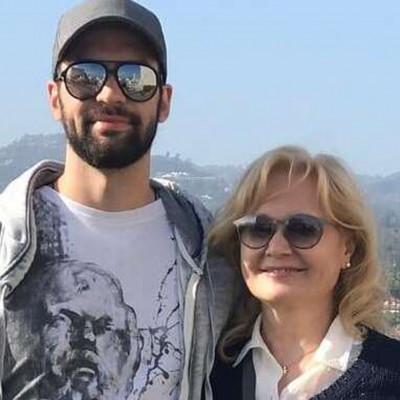 Νικολούλη: Ο γιος της εκτός από επιτυχημένος σκηνοθέτης είναι και κούκλος