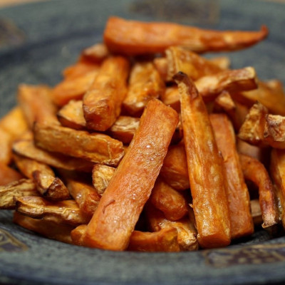 6 συνταγές με γλυκοπατάτα που θα σε κάνουν να ξεχάσεις τις «κανονικές»