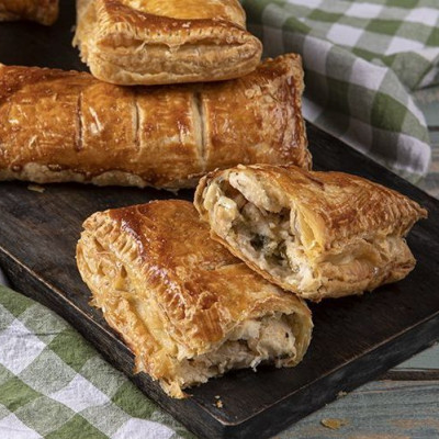 Άκης Πετρετζίκης: Κοτοπιτάκια με μπεσαμέλ