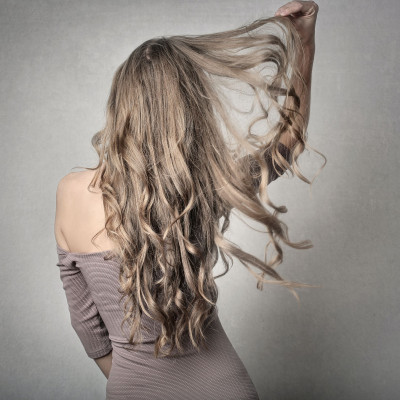 Θες να έχεις πάντα όμορφα, μακριά μαλλιά; Βάλε το μέλι στη ζωή σου!