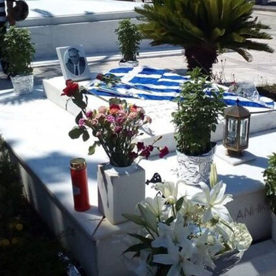 Δήμητρα Λιάνη: «Αγνώριστη» στο τρισάγιο στη μνήμη του Ανδρέα Παπανδρέου