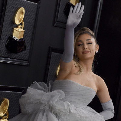 Η Ariana Grande έχει γενέθλια και θυμόμαστε τα πιο epic video της