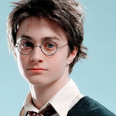 Θυμάσαι τον Harry Potter να ραπάρει; Βάζει τα γυαλιά σε όλους τους ραπερς