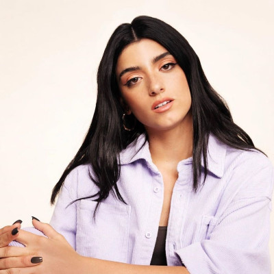 Από Tik- Toker, pop star; Η Dixie D'Amelio είναι η νέα... wanna be Ariana