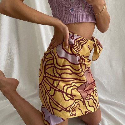 Scarf Print: Το retro μοτίβο που φαίνεται στυλάτο με ό,τι και αν το φορέσεις