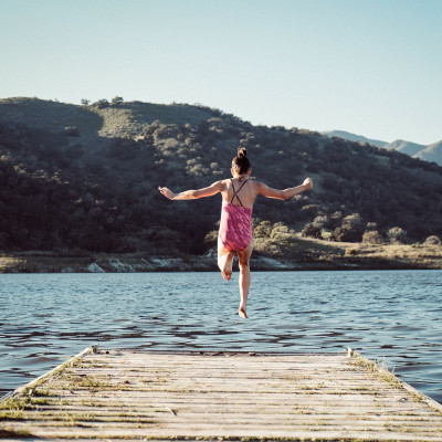 Τότε Vs Τώρα: Το καλοκαίρι στο χωριό θα έχει πάντα μπάνιο με το λάστιχο