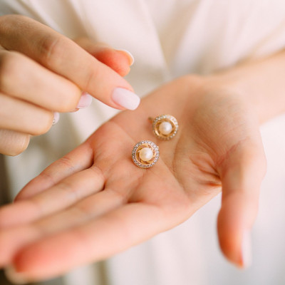 Fashion DIY: Φτιάξε τα πιο κομψά και λεπτίλεπτα σκουλαρίκια (video)