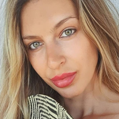 Η Ελισάβετ Δοβλιατίδου ποζάρει με το μαγιό της και αναστατώνει το Instagram