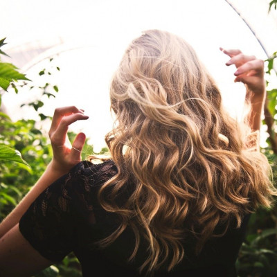 Επαναφέροντας τη λάμψη στα μαλλιά και την επιδερμίδα μετά την παραμονή στο σπίτι