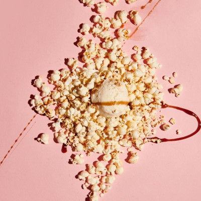 Κι όμως, μία λαχταριστή μπάλα παγωτό caramel pop corn «απογείωσε» το καλοκαίρι μου!