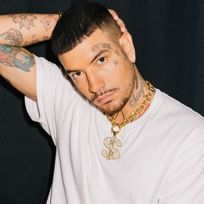 Snik: Είδες πόσο έχει αλλάξει στο νέο βιντεοκλίπ «Online» μετά την καραντίνα