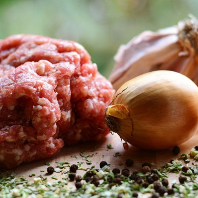 Έτσι θα ξεπαγώσετε άμεσα τον κιμά μ’ ένα πανεύκολο κόλπο (video)