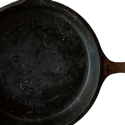 Έριξε αναψυκτικό σε τηγάνι και το έβαλε στη φωτιά - Δείτε γιατί (video)