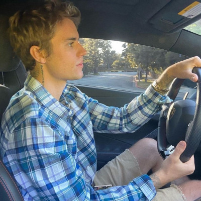 Είδαμε τη μικρή αδερφή του Justin Bieber και δεν πιστεύουμε πόσο μοιάζουν