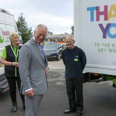 Άντρας λιποθυμάει μπροστά στον Κάρολο και η αντίδρασή του είναι απογοητευτική