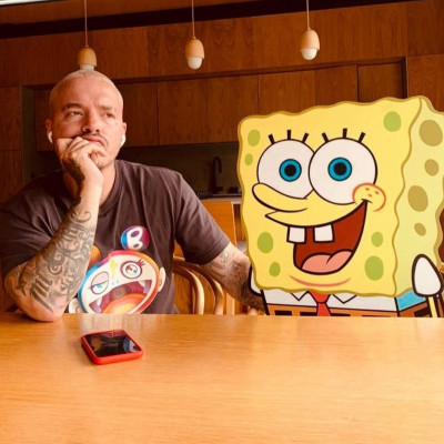 Τι δουλειά έχει ο J Balvin με τον Μπομπ Σφουγγαράκι;