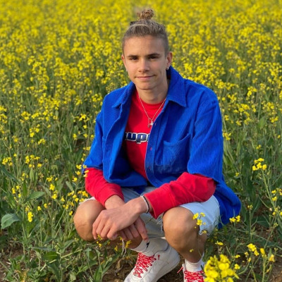 Και ο 17χρονος γιος του Beckham ερωτεύτηκε και ανέβασε τις πιο cute φώτος