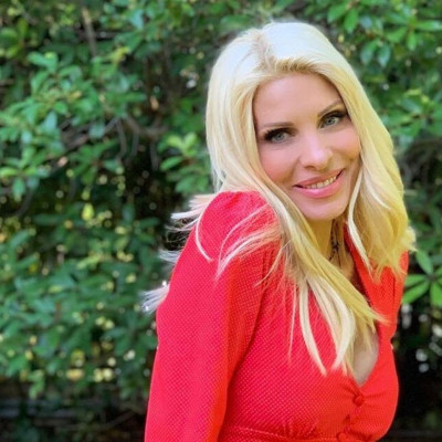 Μενεγάκη: Εκείνη είναι στην Άνδρο κι εμείς θαυμάζουμε το σπίτι της στα Μελίσσια