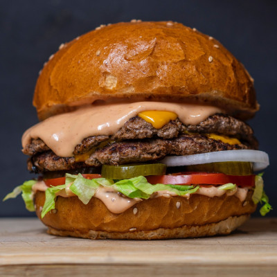 Πώς θα φτιάξεις την πιο λαχταριστή burger sauce για το πιάτο σου