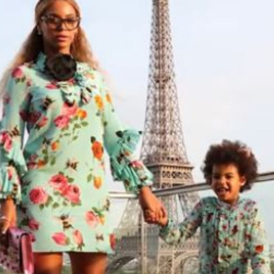 Δέκα διάσημα παιδιά που αντέγραψαν το look των μαμάδων τους (vid)