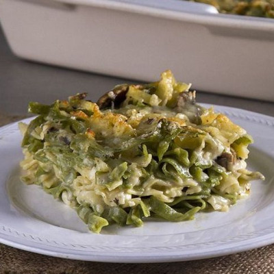 Άκης Πετρετζίκης: Σουφλέ με μακαρόνια στον φούρνο