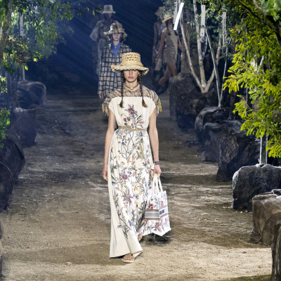 Ο Dior στηρίζει έμπρακτα την ενδυνάμωση νέων γυναικών